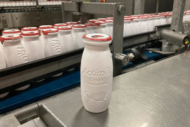 Danone supprime les étiquettes en plastique de ses bouteilles d'Actimel